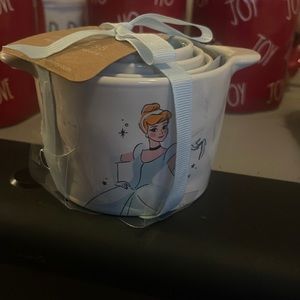 Cinderella measuring cups